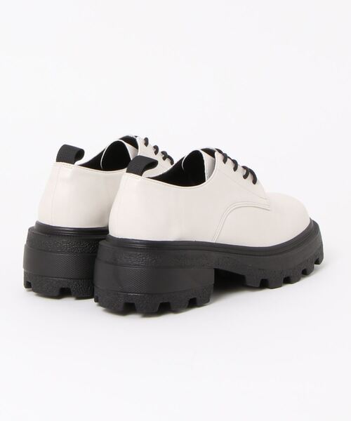 179/WG（イチナナキュウダブルジー）の「厚底スクエアレースアップシューズ（ローファー・レディース・オフホワイト/ブラック・M/L）」の3枚目の写真