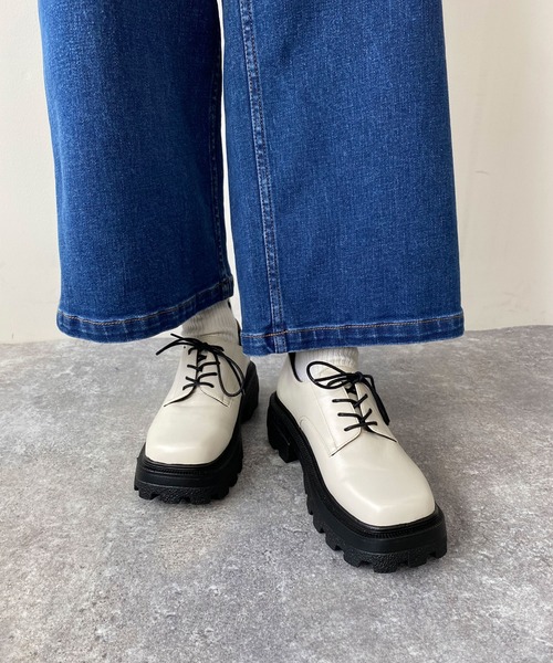 179/WG（イチナナキュウダブルジー）の「厚底スクエアレースアップシューズ（ローファー・レディース・オフホワイト/ブラック・M/L）」の21枚目の写真
