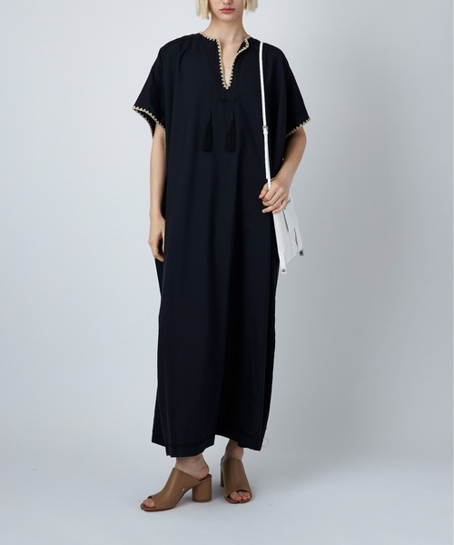 PONTI(ポンティ)の「PONTI Hamaguri embroidery dress(ワンピース・レディース・ネイビー/ライトブラウン・1/2)」の2枚目の写真
