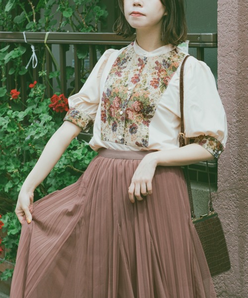 kutir（クティール）の「【クティールとレトロ】ジャガードブラウス（シャツ/ブラウス・レディース・ベージュ/ブルー/オフホワイト/ブラック・FREE）」の4枚目の写真