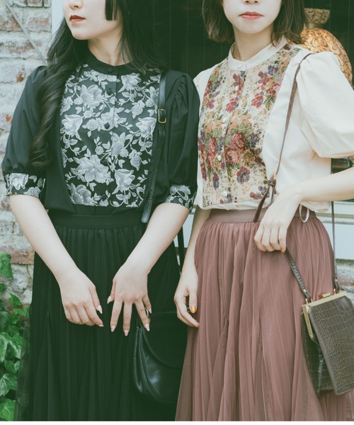 kutir（クティール）の「【クティールとレトロ】ジャガードブラウス（シャツ/ブラウス・レディース・ベージュ/ブルー/オフホワイト/ブラック・FREE）」の22枚目の写真