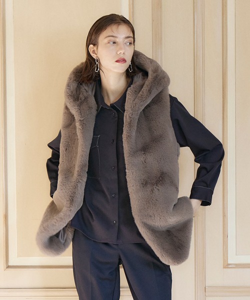 INED CLARO（イネドクラロ）の「エコファー×キルティングダウンベスト（ダウンベスト・レディース・モカ/アイボリー・フリー）」の5枚目の写真