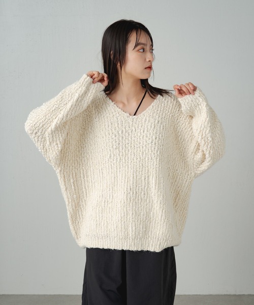 earthy(アーシー)の「ドロップヤーンVネックプルオーバー(ニット/セーター・レディース・ブラック/オフホワイト・FREE)」の18枚目の写真