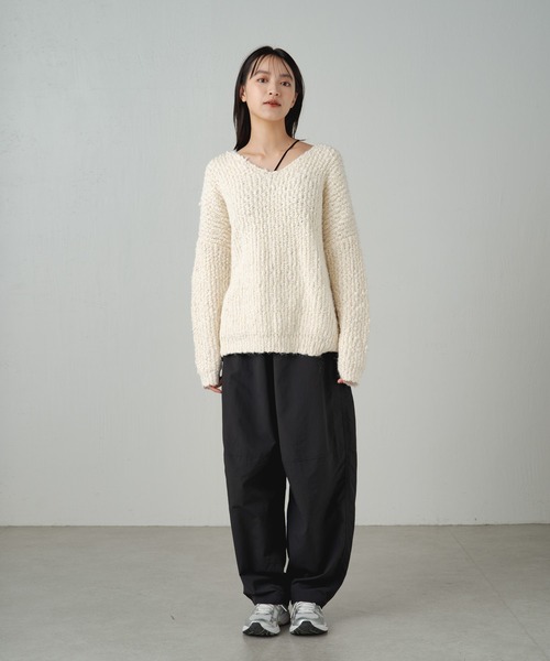 earthy(アーシー)の「ドロップヤーンVネックプルオーバー(ニット/セーター・レディース・ブラック/オフホワイト・FREE)」の16枚目の写真