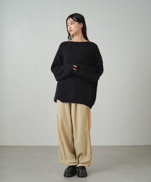 earthy(アーシー)の「ドロップヤーンVネックプルオーバー(ニット/セーター・レディース・ブラック/オフホワイト・FREE)」の3枚目の写真