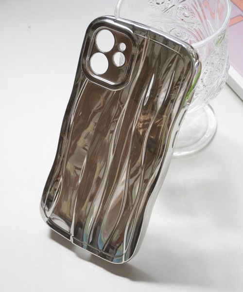 Port(ポート)の「韓国風 うねうね ウェーブ メタリック iPhoneケース ( iPhone 12 / 12Pro / 13 / 13pro / 14 / 14pro 対応 ) #_(スマホケース/カバー・レディース・シルバー系その他/シルバー・D/F/E/B/C/A)」の5枚目の写真