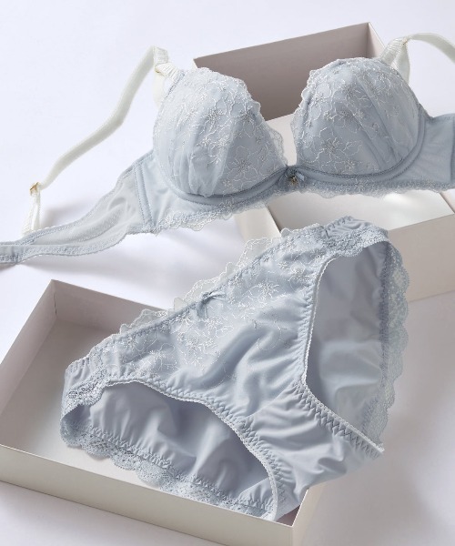 tutuanna（チュチュアンナ）の「[運命のブラ]ふっくらバストメイクブラ＆ショーツセットジェマリエール（ブラ&ショーツ・レディース・ピンク/ブラウン/ブラック/ネイビー/オリーブ/ホワイト/レッド/ラベンダー/ピンク系その他2/ブルー系その他/ライラック/ミント/シルバーグレー・B65/C80/A70/C70/E75/C65/A65/C75/D70/E80/B75/A75/D80/E65/D65/E70/B70/D75）」の8枚目の写真