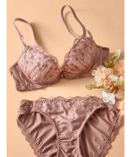 tutuanna（チュチュアンナ）の「[運命のブラ]ふっくらバストメイクブラ＆ショーツセットジェマリエール（ブラ&ショーツ・レディース・ピンク/ブラウン/ブラック/ネイビー/オリーブ/ホワイト/レッド/ラベンダー/ピンク系その他2/ブルー系その他/ライラック/ミント/シルバーグレー・B65/C80/A70/C70/E75/C65/A65/C75/D70/E80/B75/A75/D80/E65/D65/E70/B70/D75）」の4枚目の写真