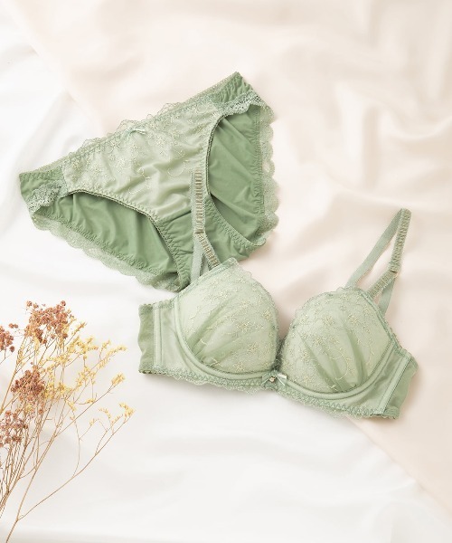 tutuanna（チュチュアンナ）の「[運命のブラ]ふっくらバストメイクブラ＆ショーツセットジェマリエール（ブラ&ショーツ・レディース・ピンク/ブラウン/ブラック/ネイビー/オリーブ/ホワイト/レッド/ラベンダー/ピンク系その他2/ブルー系その他/ライラック/ミント/シルバーグレー・B65/C80/A70/C70/E75/C65/A65/C75/D70/E80/B75/A75/D80/E65/D65/E70/B70/D75）」の5枚目の写真