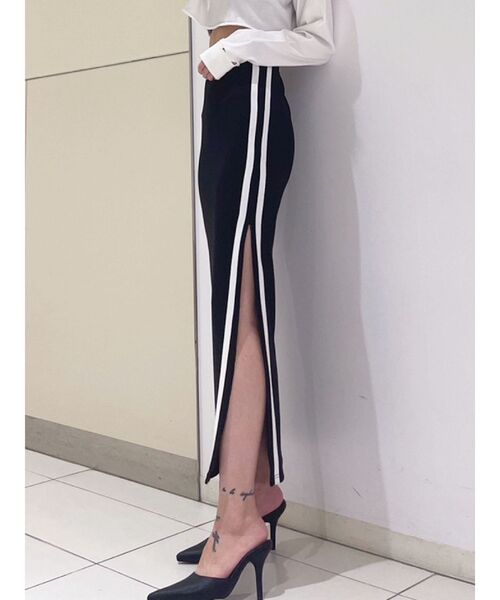 GYDA（ジェイダ）の「サイドラインディープスリットタイトSK（スカート・レディース・ブラック/オフホワイト・FREE）」の2枚目の写真