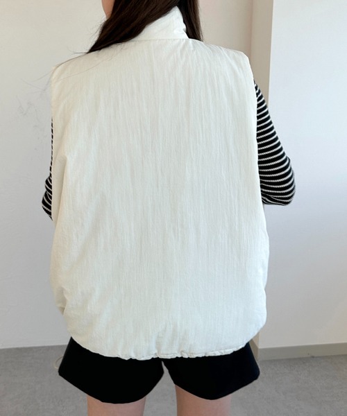 apres jour mignon（アプレジュールミニョン）の「ダウンライクベスト【ZOZOTOWN限定アイテム】（ダウンベスト・レディース・チャコールグレー/ブラック/グレイッシュベージュ/アイボリー・フリー/X-LARGE）」の22枚目の写真