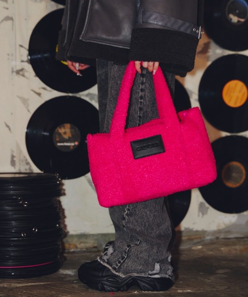 GAB GAB（ガブガブ）の「ボアバッグ（ハンドバッグ・レディース・チャコールグレー/ベージュ/ピンク/ブルー・FREE）」の4枚目の写真