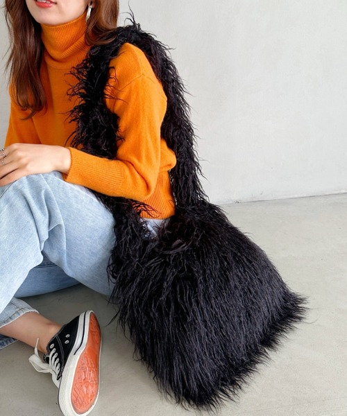 un+frame（アンフレーム）の「feather big shoulder bag／フェザーヤーンビッグショルダーバッグ（ショルダーバッグ・レディース・ブルー/ベージュ/ブラック/オレンジ/ホワイト・FREE）」の3枚目の写真