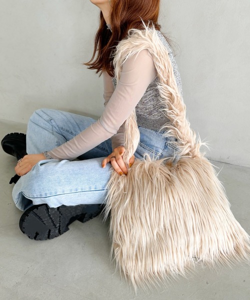 un+frame（アンフレーム）の「feather big shoulder bag／フェザーヤーンビッグショルダーバッグ（ショルダーバッグ・レディース・ブルー/ベージュ/ブラック/オレンジ/ホワイト・FREE）」の10枚目の写真