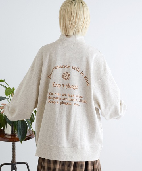 w closet（ダブルクローゼット）の「ロゴ刺繍ハーフジップスウェット