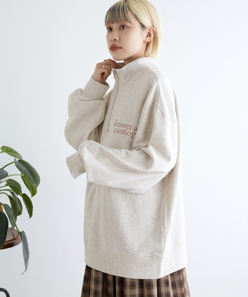 w closet（ダブルクローゼット）の「ロゴ刺繍ハーフジップスウェット