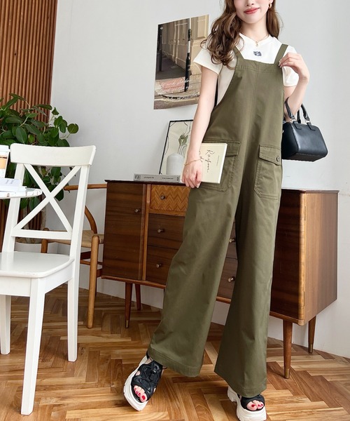 moment+（モーメントプラス）の「コットンライクツイルワイドシルエットベイカーサロペット（サロペット/オーバーオール・レディース・アイボリー/ブラック/カーキ・L/M）」の19枚目の写真