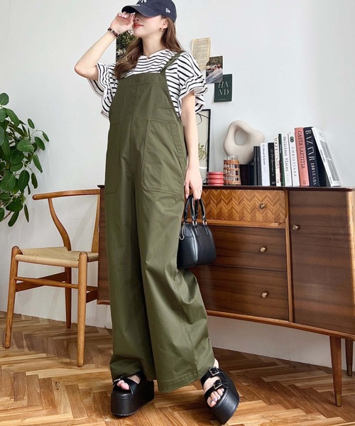 moment+（モーメントプラス）の「コットンライクツイルワイドシルエットベイカーサロペット（サロペット/オーバーオール・レディース・アイボリー/ブラック/カーキ・L/M）」の11枚目の写真