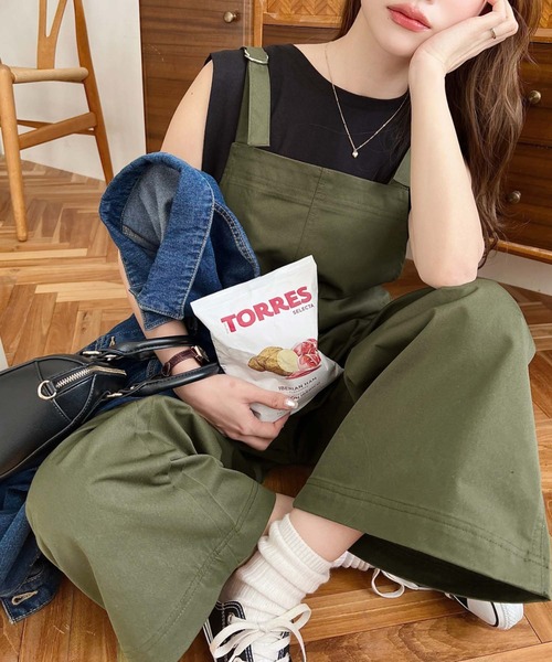 moment+（モーメントプラス）の「コットンライクツイルワイドシルエットベイカーサロペット（サロペット/オーバーオール・レディース・アイボリー/ブラック/カーキ・L/M）」の10枚目の写真