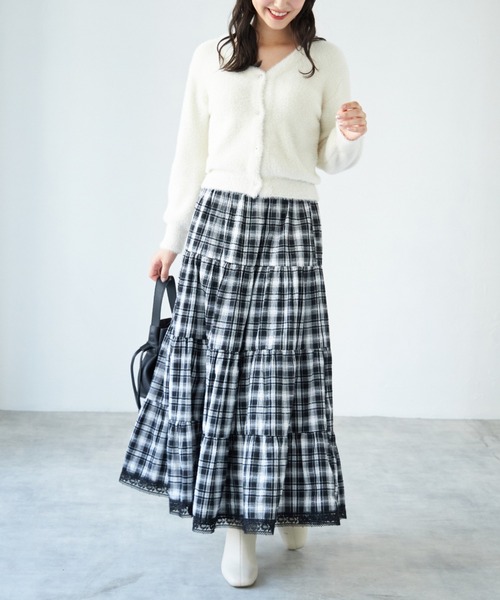tocco closet(トッコ クローゼット)の「多種ビジュー釦シャギーニットカーディガン(カーディガン/ボレロ・レディース・チャコールグレー/サックスブルー/アイボリー/ピンク系その他/グレイッシュベージュ・M)」の10枚目の写真
