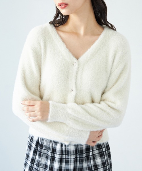 tocco closet(トッコ クローゼット)の「多種ビジュー釦シャギーニットカーディガン(カーディガン/ボレロ・レディース・チャコールグレー/サックスブルー/アイボリー/ピンク系その他/グレイッシュベージュ・M)」の19枚目の写真