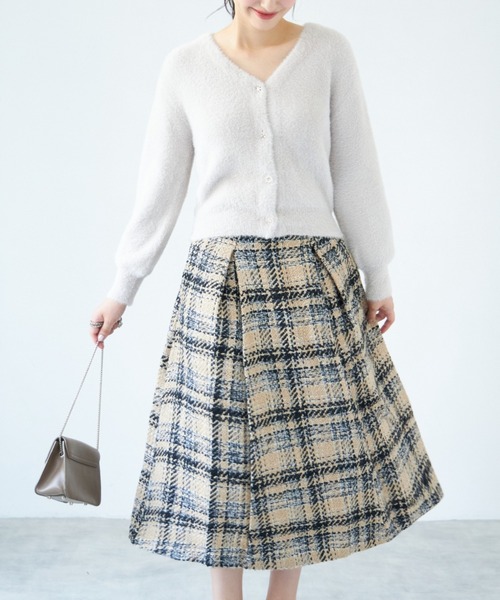 tocco closet(トッコ クローゼット)の「多種ビジュー釦シャギーニットカーディガン(カーディガン/ボレロ・レディース・チャコールグレー/サックスブルー/アイボリー/ピンク系その他/グレイッシュベージュ・M)」の20枚目の写真