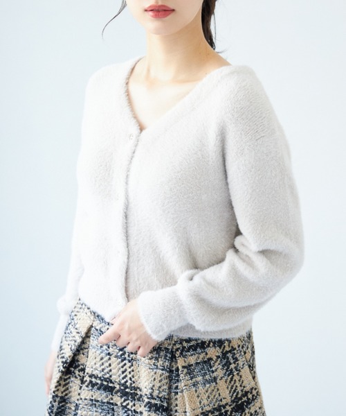 tocco closet(トッコ クローゼット)の「多種ビジュー釦シャギーニットカーディガン(カーディガン/ボレロ・レディース・チャコールグレー/サックスブルー/アイボリー/ピンク系その他/グレイッシュベージュ・M)」の7枚目の写真