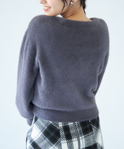 tocco closet(トッコ クローゼット)の「多種ビジュー釦シャギーニットカーディガン(カーディガン/ボレロ・レディース・チャコールグレー/サックスブルー/アイボリー/ピンク系その他/グレイッシュベージュ・M)」の15枚目の写真