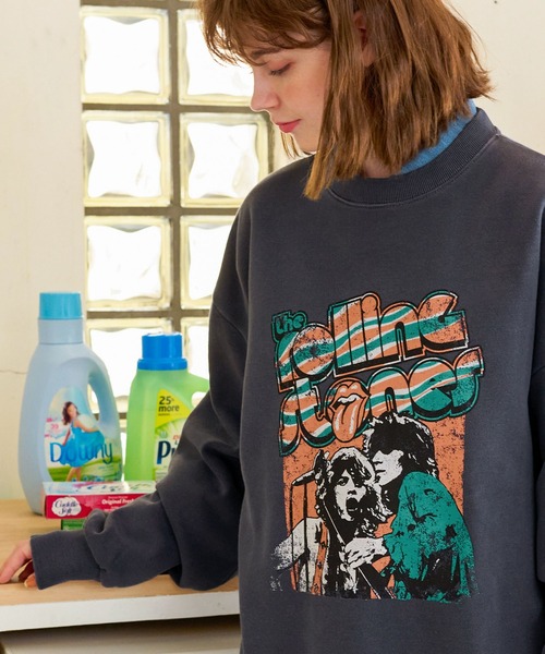 MONO-MART LADY'S（モノマートレディース）の「【QUEEN/The Rolling Stones】ヴィンテージライク ロックプリントピグメント加工スウェットプルオーバー（スウェット・レディース・オートミール/スミクロ/ネイビー/ブラック系2/グレー系1/ブラック系1/ネイビー系1/グレー系2・FREE）」の8枚目の写真