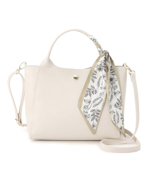 OPAQUE.CLIP（オペークドットクリップ）の「◆≪ヒルナンデス！で紹介≫ スカーフ付きミドルトートバッグ/通勤・セレモニー対応（トートバッグ・レディース・アイボリー/ブラック/ベージュ・00）」の2枚目の写真