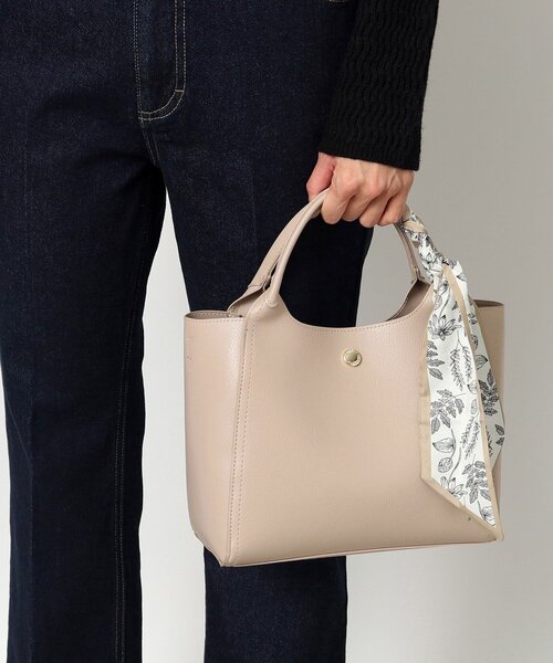 OPAQUE.CLIP（オペークドットクリップ）の「◆≪ヒルナンデス！で紹介≫ スカーフ付きミドルトートバッグ/通勤・セレモニー対応（トートバッグ・レディース・アイボリー/ブラック/ベージュ・00）」の4枚目の写真