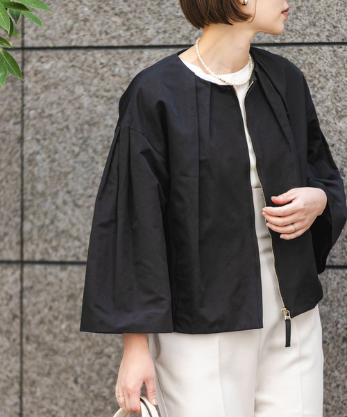 F by ROSSO(エフバイロッソ)の「F by ROSSO グログランベルスリーブショートジャケット(ノーカラージャケット・レディース・オフホワイト/ブラック・FREE)」の2枚目の写真