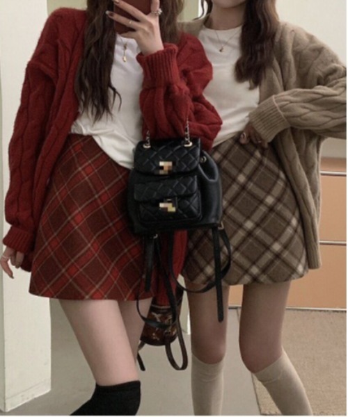 gossip!ロサンゼルス(ゴシップロサンゼルス)の「【サイズあり】ウールライク ヴィンテージチェック厚手ミニスカート(インパン付)(秋冬のガーリー定番スカート)(スカート・レディース・ブラック/ベージュ/レッド・L/M/S/XL/XXL/3XL)」の4枚目の写真