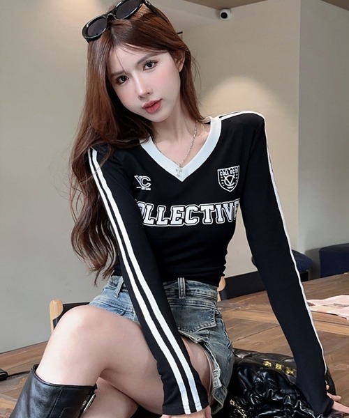 GLAMOROUS JANE(グラマラスジェーン)の「配色ラインプリントVネックロンT(Tシャツ/カットソー・レディース・ホワイト/ブラック・FREE)」の1枚目の写真