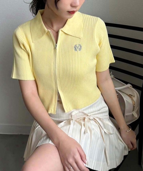 one after another NICE CLAUP(ワンアフターアナザーナイスクラップ)の「ダブルジップワンポイト刺繍ニット【WEB限定商品】(ニット/セーター・レディース・ネイビー/イエロー/アイボリー/グレー・FREE)」の4枚目の写真