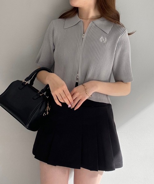one after another NICE CLAUP(ワンアフターアナザーナイスクラップ)の「ダブルジップワンポイト刺繍ニット【WEB限定商品】(ニット/セーター・レディース・ネイビー/イエロー/アイボリー/グレー・FREE)」の5枚目の写真