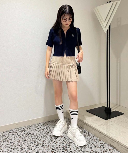 one after another NICE CLAUP(ワンアフターアナザーナイスクラップ)の「ダブルジップワンポイト刺繍ニット【WEB限定商品】(ニット/セーター・レディース・ネイビー/イエロー/アイボリー/グレー・FREE)」の10枚目の写真