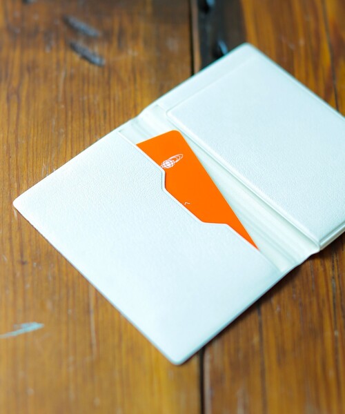 HIGHTIDE（ハイタイド）の「HIGHTIDE / 別注 パス ＆ カードケース（カードケース・メンズ・グリーン/ブラウン/ホワイト/オレンジ/ブラック/レッド/ネイビー・ONE SIZE）」の18枚目の写真