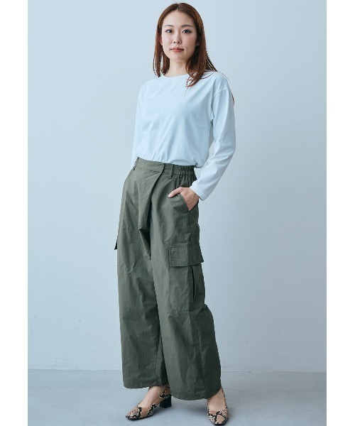 IEDIT(イディット)の「IEDIT 大人にふさわしい日本製 ていねいに仕立てたクワトロセブンTMカットソートップス(Tシャツ/カットソー・レディース・グレイッシュベージュ/ブルー・XX-LARGE/X-LARGE/LARGE/MEDIUM/SMALL/XXX-LARGE)」の3枚目の写真