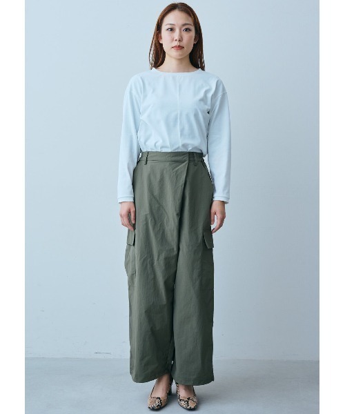 IEDIT(イディット)の「IEDIT 大人にふさわしい日本製 ていねいに仕立てたクワトロセブンTMカットソートップス(Tシャツ/カットソー・レディース・グレイッシュベージュ/ブルー・XX-LARGE/X-LARGE/LARGE/MEDIUM/SMALL/XXX-LARGE)」の4枚目の写真