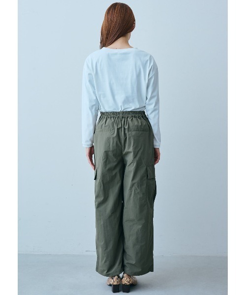 IEDIT(イディット)の「IEDIT 大人にふさわしい日本製 ていねいに仕立てたクワトロセブンTMカットソートップス(Tシャツ/カットソー・レディース・グレイッシュベージュ/ブルー・XX-LARGE/X-LARGE/LARGE/MEDIUM/SMALL/XXX-LARGE)」の6枚目の写真