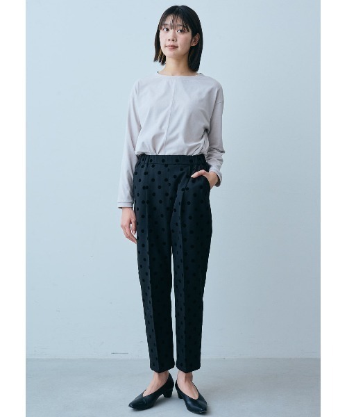 IEDIT(イディット)の「IEDIT 大人にふさわしい日本製 ていねいに仕立てたクワトロセブンTMカットソートップス(Tシャツ/カットソー・レディース・グレイッシュベージュ/ブルー・XX-LARGE/X-LARGE/LARGE/MEDIUM/SMALL/XXX-LARGE)」の7枚目の写真