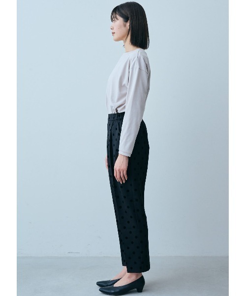 IEDIT(イディット)の「IEDIT 大人にふさわしい日本製 ていねいに仕立てたクワトロセブンTMカットソートップス(Tシャツ/カットソー・レディース・グレイッシュベージュ/ブルー・XX-LARGE/X-LARGE/LARGE/MEDIUM/SMALL/XXX-LARGE)」の9枚目の写真
