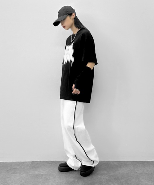 LVEU.(ラブユ.)の「【LVEU.】ストリートアートプリントTシャツ / トップス カットソー Tシャツ プリント 半袖 オーバー カジュアル ホワイト ブラック(Tシャツ/カットソー・レディース・ホワイト/ブラック・FREE)」の5枚目の写真