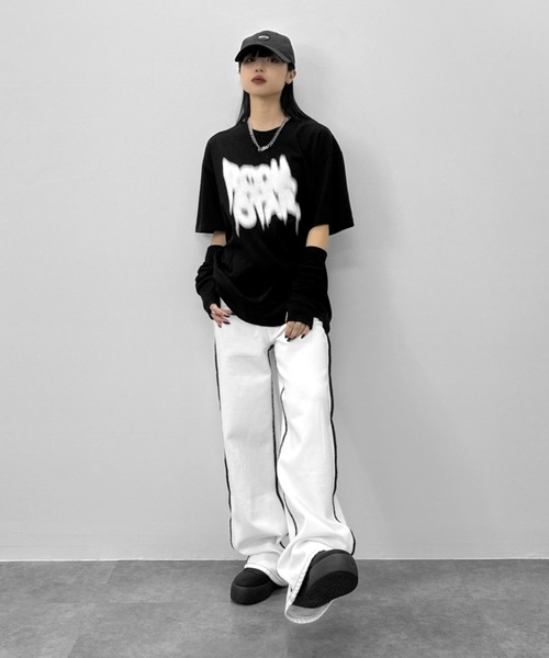 LVEU.(ラブユ.)の「【LVEU.】ストリートアートプリントTシャツ / トップス カットソー Tシャツ プリント 半袖 オーバー カジュアル ホワイト ブラック(Tシャツ/カットソー・レディース・ホワイト/ブラック・FREE)」の12枚目の写真