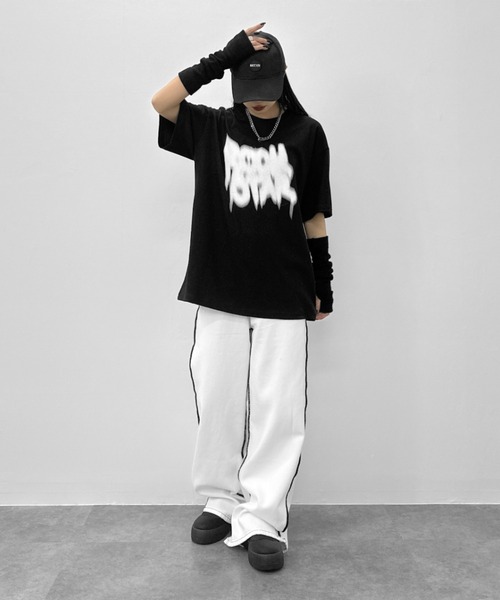 LVEU.(ラブユ.)の「【LVEU.】ストリートアートプリントTシャツ / トップス カットソー Tシャツ プリント 半袖 オーバー カジュアル ホワイト ブラック(Tシャツ/カットソー・レディース・ホワイト/ブラック・FREE)」の6枚目の写真