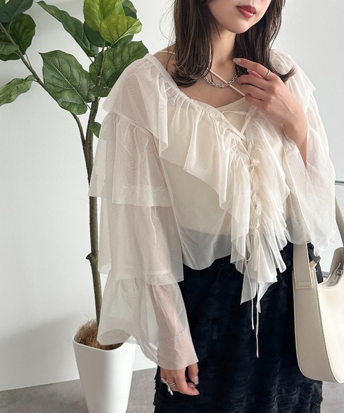 apres jour mignon(アプレジュールミニョン)の「チュールティアードトップス【ZOZOTOWN限定アイテム】(シャツ/ブラウス・レディース・ブルー/アイボリー/ブラック・X-LARGE/フリー)」の5枚目の写真