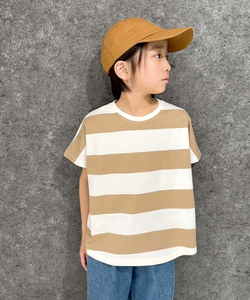 THE CASUAL(カジュアル)の「オーバーサイズ ワイドボーダー ドルマンスリーブT(Tシャツ/カットソー・キッズ・チャコール/ベージュ/ラベンダー/グレー/ブラック・110cm/120cm/130cm/140cm/150cm/160cm)」の4枚目の写真