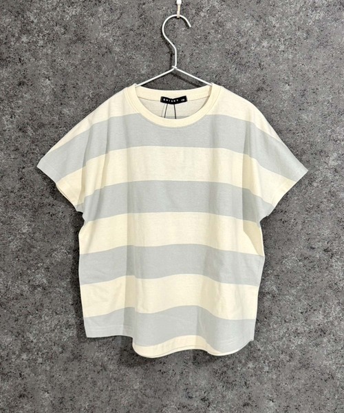 THE CASUAL(カジュアル)の「オーバーサイズ ワイドボーダー ドルマンスリーブT(Tシャツ/カットソー・キッズ・チャコール/ベージュ/ラベンダー/グレー/ブラック・110cm/120cm/130cm/140cm/150cm/160cm)」の2枚目の写真