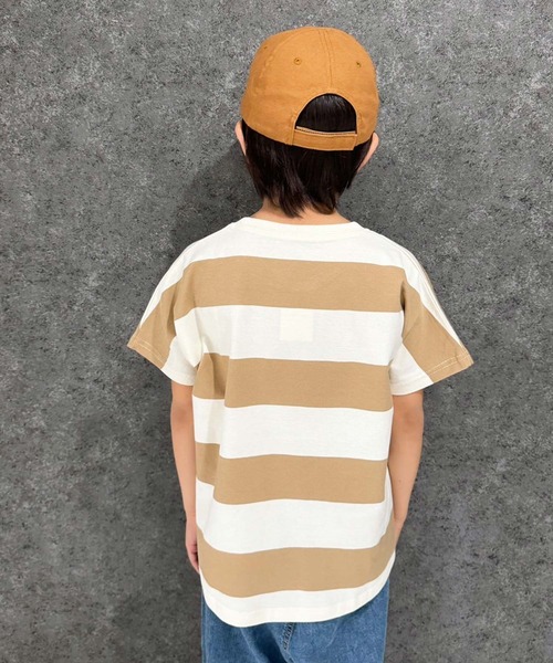 THE CASUAL(カジュアル)の「オーバーサイズ ワイドボーダー ドルマンスリーブT(Tシャツ/カットソー・キッズ・チャコール/ベージュ/ラベンダー/グレー/ブラック・110cm/120cm/130cm/140cm/150cm/160cm)」の7枚目の写真
